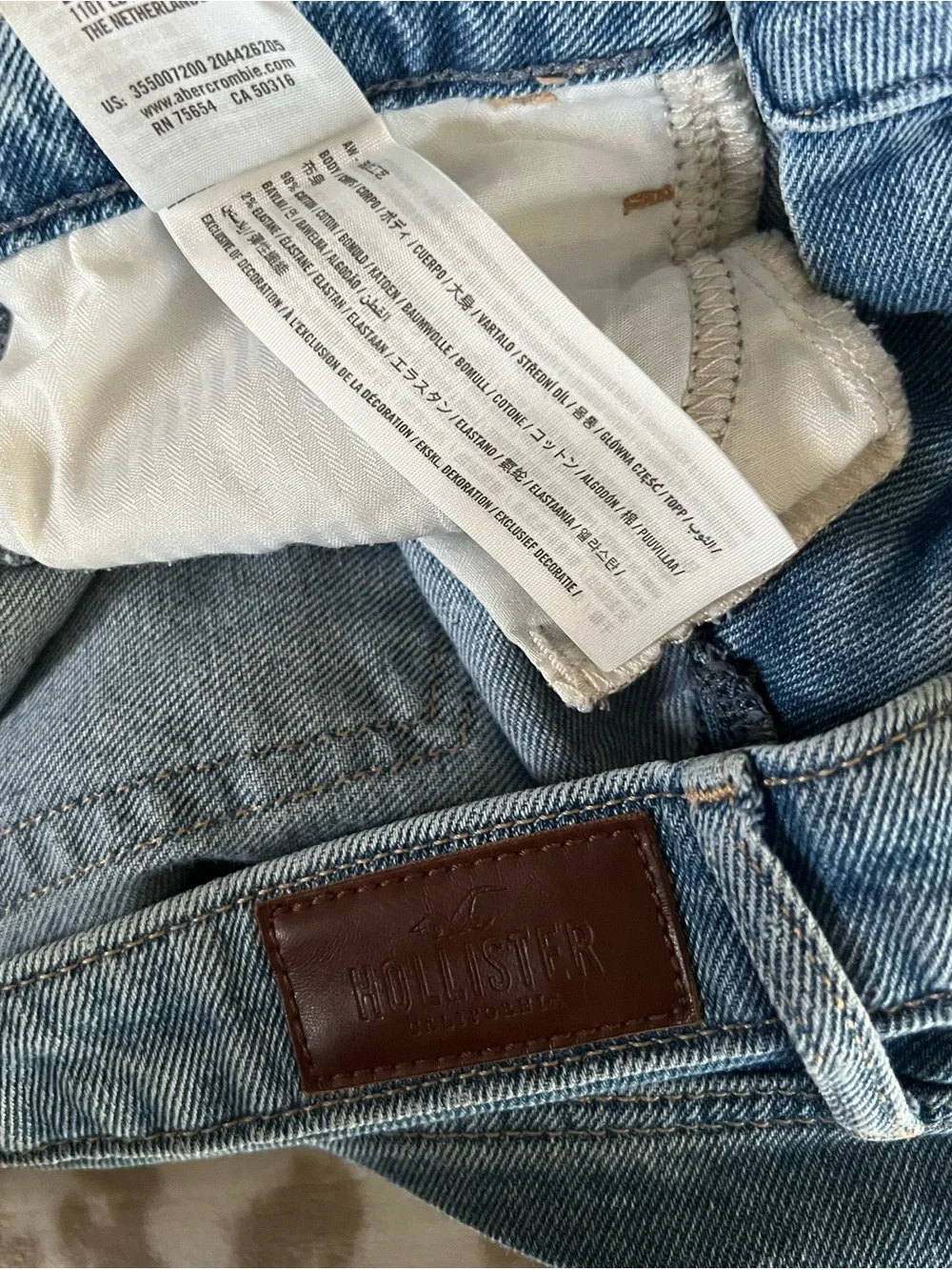 Hollister Ultra High Rise Mom Jeans with Floral Embroidery, Size 5 - Picture 6 of 6